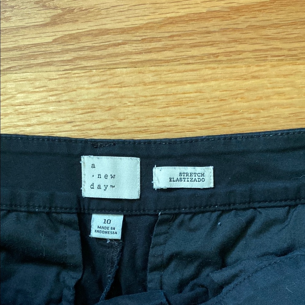 A New Day Black Bermuda Shorts Classic Tailored Design - Picture 2 of 2